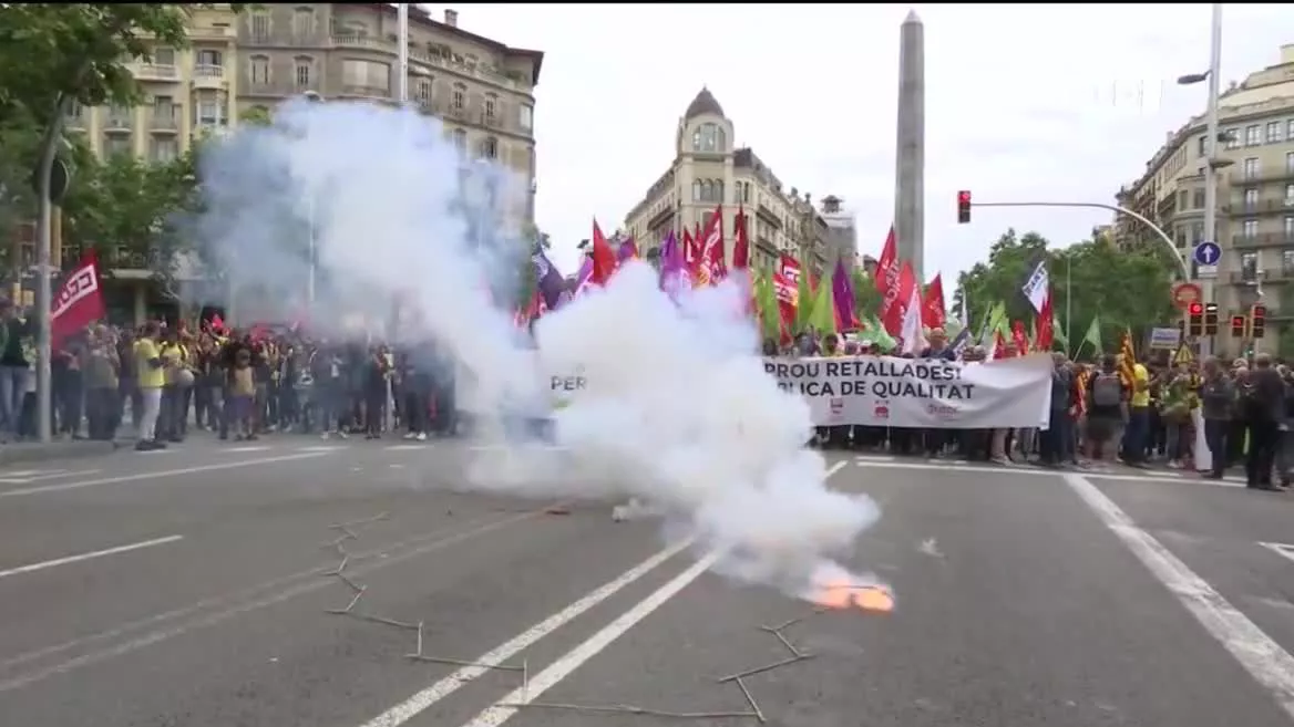 Manifestazioa bartzelonan. Agentzietako bideo batetik ateratako irudia.