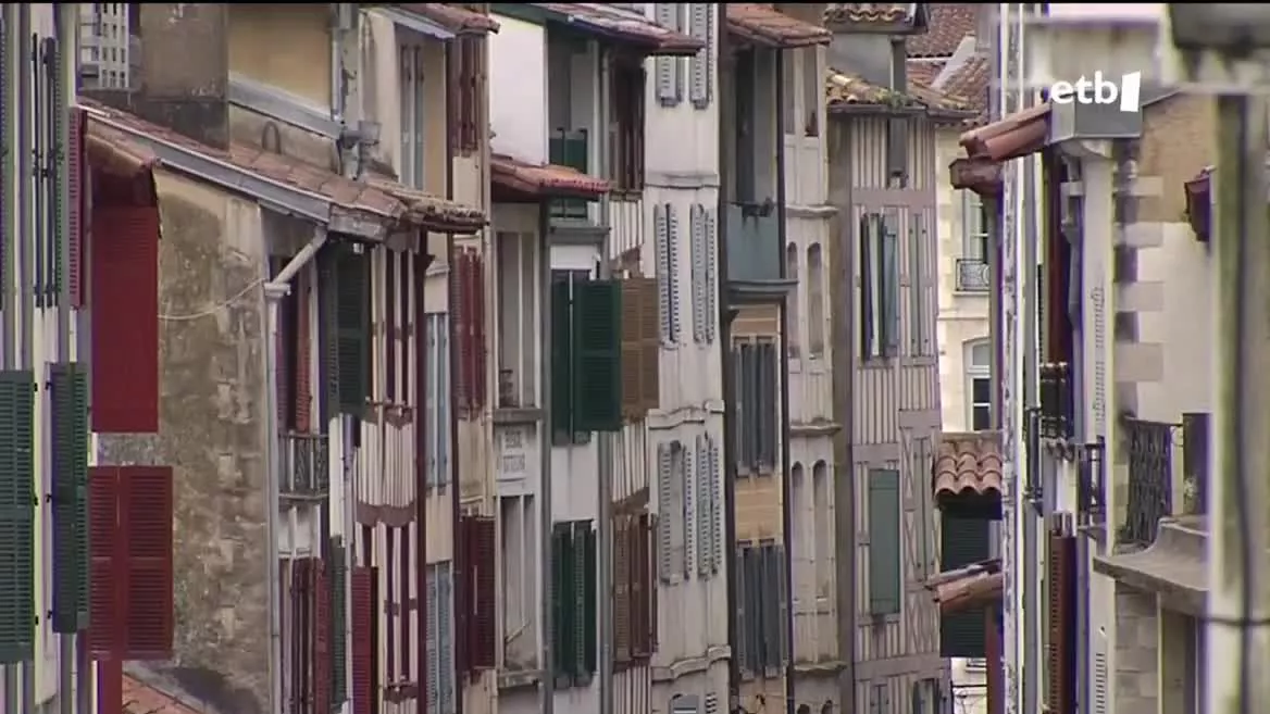 Etxeak Ipar Euskal Herrian. EITB Mediaren bideo batetik ateratako irudia.