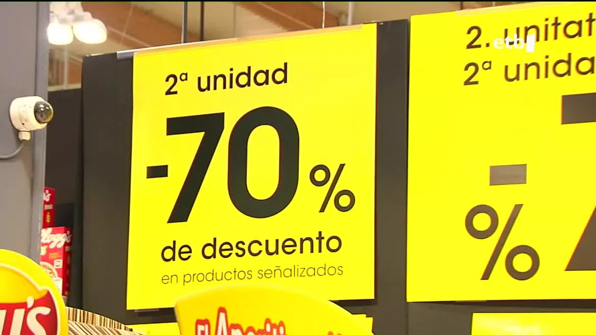 Deskontu kartelak. EITB Mediaren bideo batetik ateratako argazkia