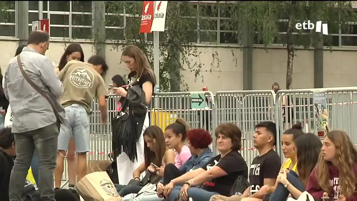 Los hosteleros de alrededor de San Mamés esperan a mucha gente durante esta tarde. Unas 47.000 almas se darán cita en San Mames a partir de las 19:30 horas.