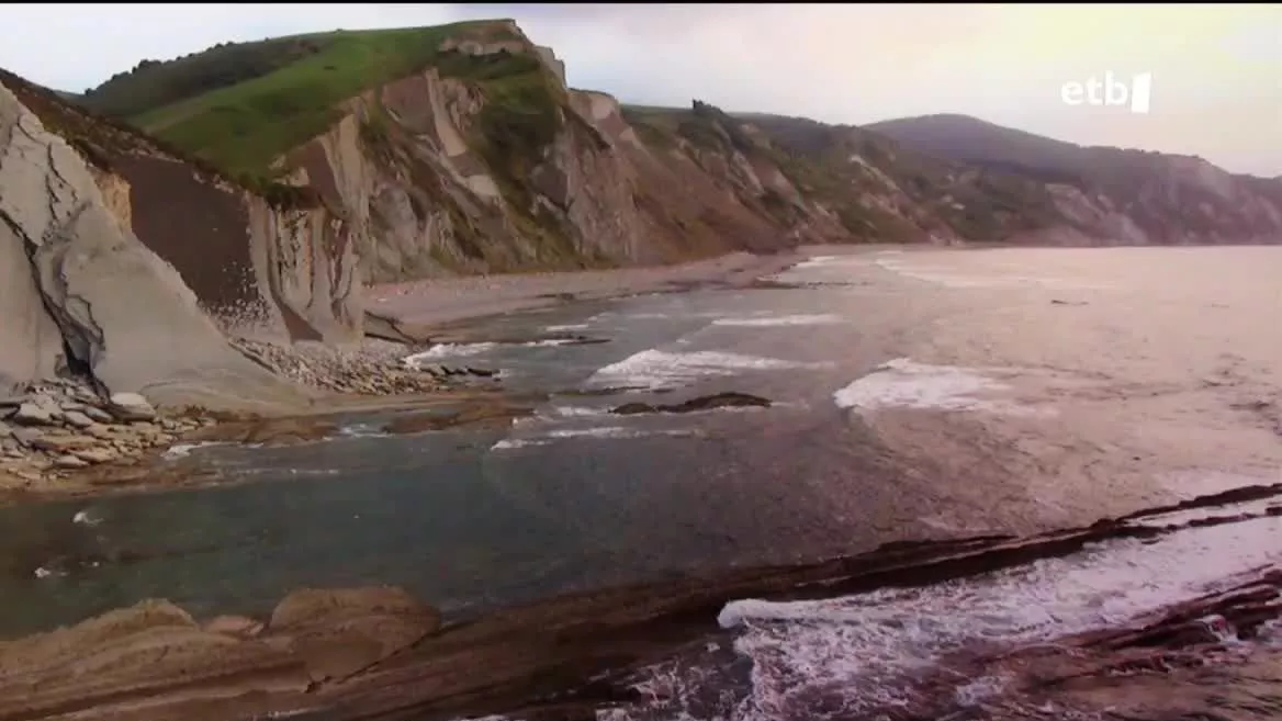 Euskal Kostaldeko Geoparkea. EITB Mediaren bideo batetik ateratako irudia.
