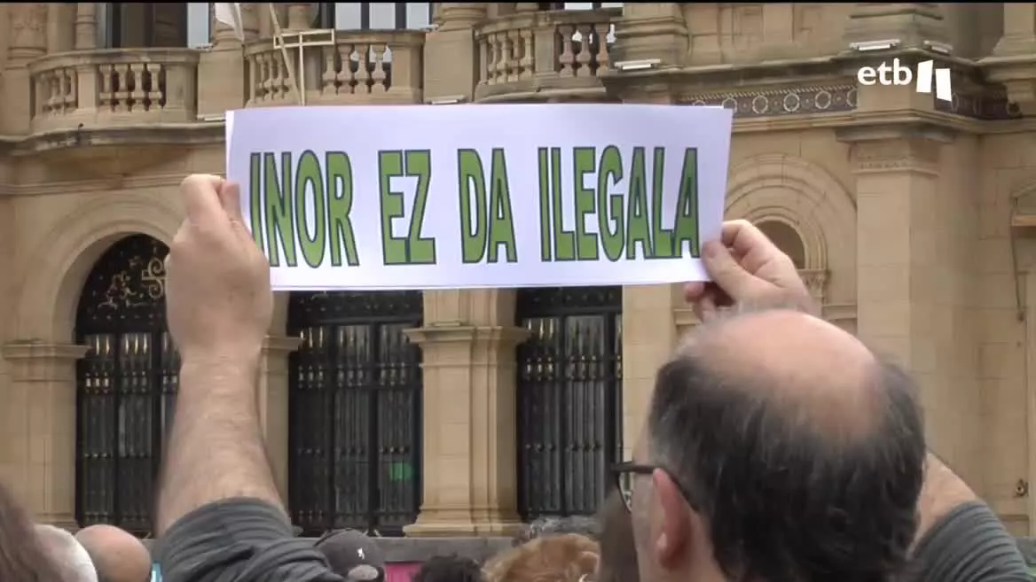 Marruecos ha elevado la cifra a 23, aunque algunas ONG insisten en que son al menos 37. La falta de transparencia es uno de los motivos por los que no se entiende la defensa que hizo el presidente del Gobierno español ante la actuación de la gendarmería marroquí. Las reacciones no han tardado.