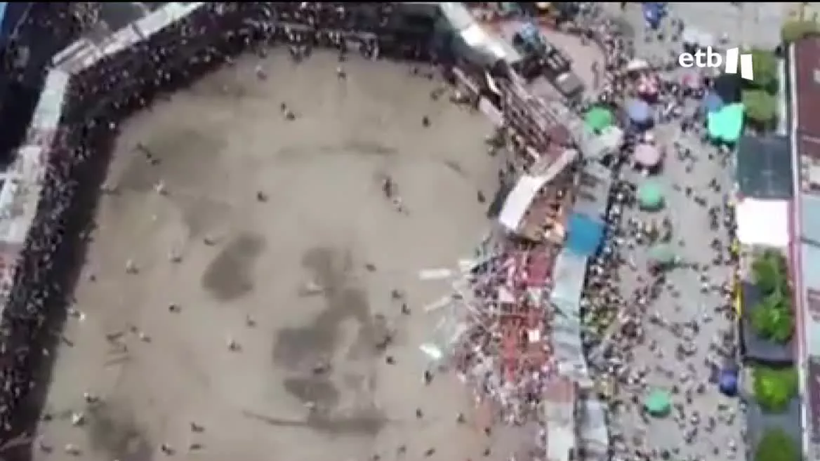El desplome de uno de los palcos de la plaza de toros del municipio colombiano de El Espinal, en el departamento de Tolima (centro), ha dejado este domingo al menos cuatro muertos y centenares de heridos, según los informes preliminares de las autoridades locales.