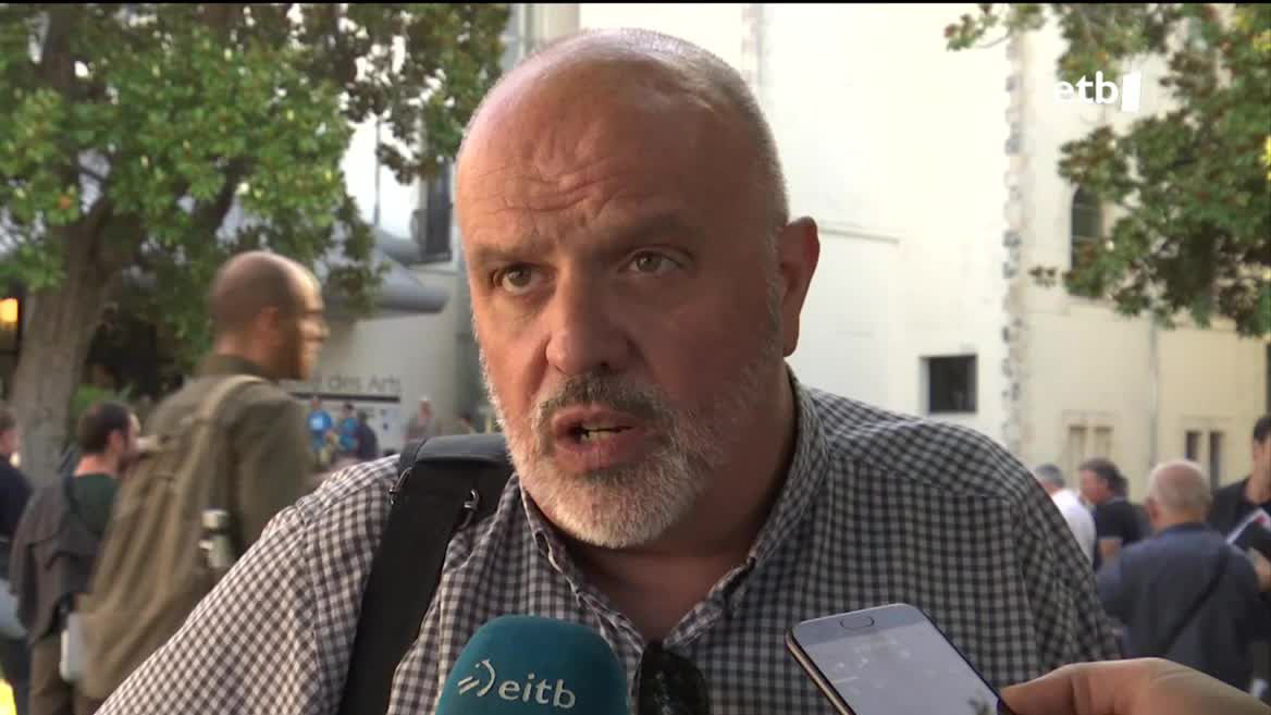 Etxebizitza turistikoak mugatze aldera, Elkargoak konpentsazio sistema bat onartu zuen. Duela hilabete, ordea, Paueko Auzitegiak bertan behera utzi zuen araudia, hainbat puntutan zehaztasuna falta zuela argudiatuta. Orain, Elkargoak puntu horiek gehiago landu ditu berriro aurkezteko.