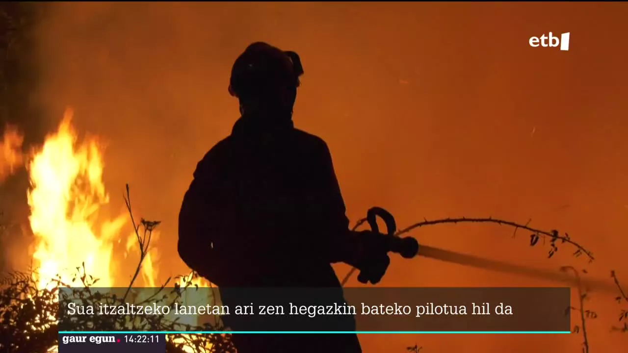 Sua itzaltzeko lanetan ari zen hegazkin bateko pilotua hil da, bere hegazkinak istripua izan ostean. Marokon ere hainbat sute ari dira pairatzen.