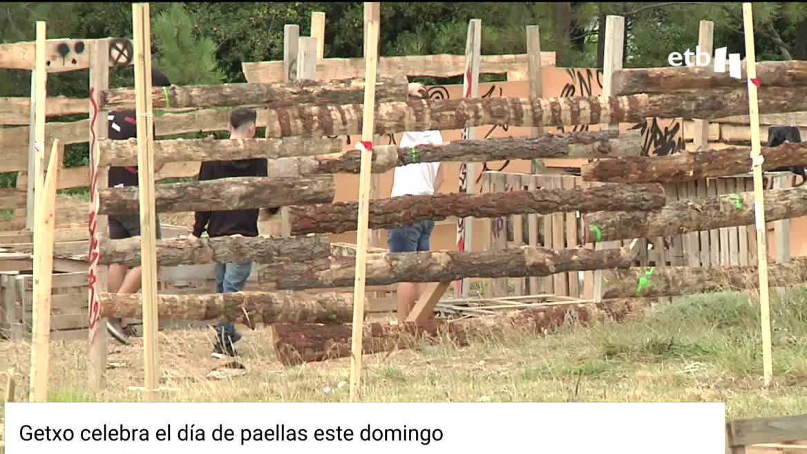 Se trata de un día importante en la localidad, en el que se juntan muchas cuadrillas; al lado de la campa en la que se elaboran las paellas, hay quienes organizan una fiesta alternativa ante la que varias y varios vecinos permanecen alerta.