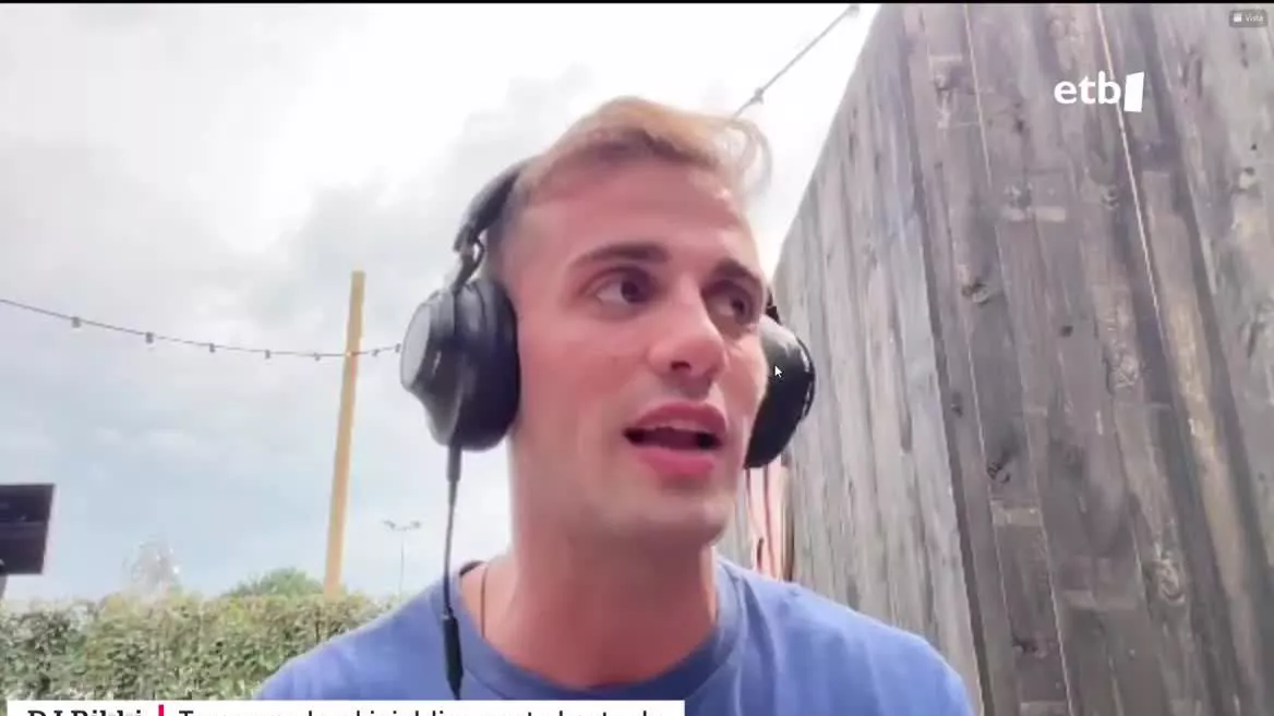 Belgikan egten dute, eta musika elektronikoko jaialdirik garrantzitsuena da, mundu-mailan. DJ Rikkik bere ametsa bete du.