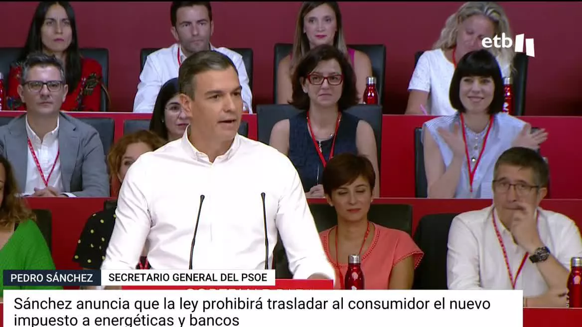 El presidente del Gobierno español ha asegurado que prohibirán que las empresas eléctricas y los bancos repercutan el nuevo impuesto en los clientes.