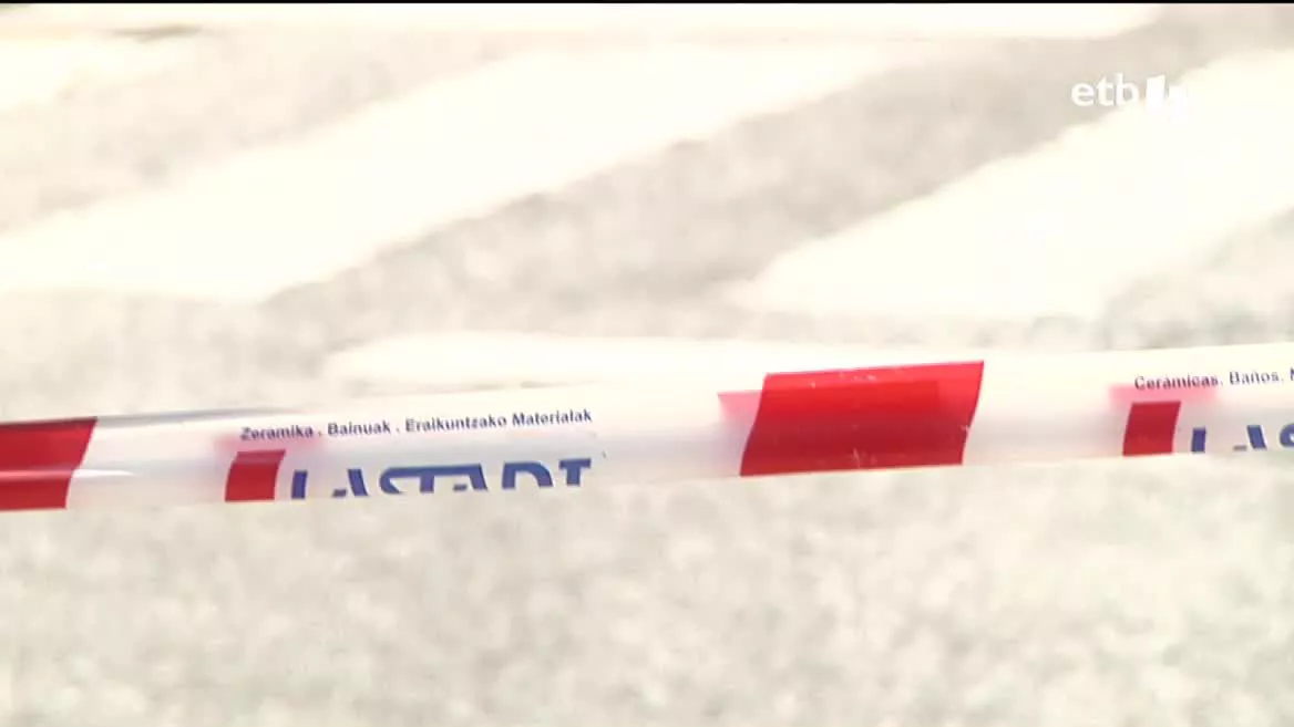 El varón, que presenta una herida por arma blanca, ha sido trasladado al Hospital Universitario de Navarra. La Policía Foral ha detenido a un joven de 19 años, acusado de un delito de lesión.