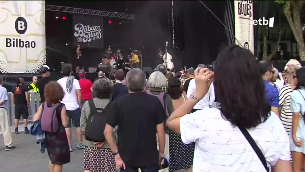 Bizkaiko hiriburuan, blues-a izango da asteburu honetako musika. Arratsaldean hasi da Bilboko lehen blues jaialdia, Areatza inguruan bertako eta nazioarteko artistak bilduko dituena.