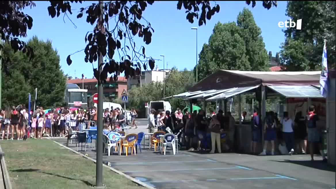 Ertzaintzak, momentuz, ez du substantzia toxikorik aukitu, baina mugimendu feministek ohartarazi dutenez, ziztada bera erasoa da eta horrekin beldurra zabaldu nahi dute emakumeak dauden espazio publikoetan.