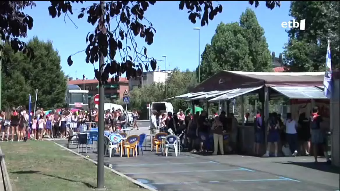 Ertzaintzak, momentuz, ez du substantzia toxikorik aukitu, baina mugimendu feministek ohartarazi dutenez, ziztada bera erasoa da eta horrekin beldurra zabaldu nahi dute emakumeak dauden espazio publikoetan.