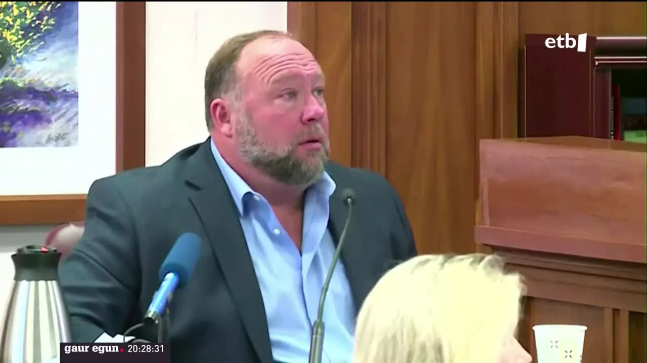 Alex Jones epaitegian