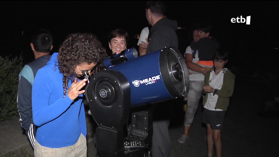 Iruñeko Planetarioko astrofisikarien laguntza izan dute, gainera. "Gau magikoa" izan dela diote batzuek.
