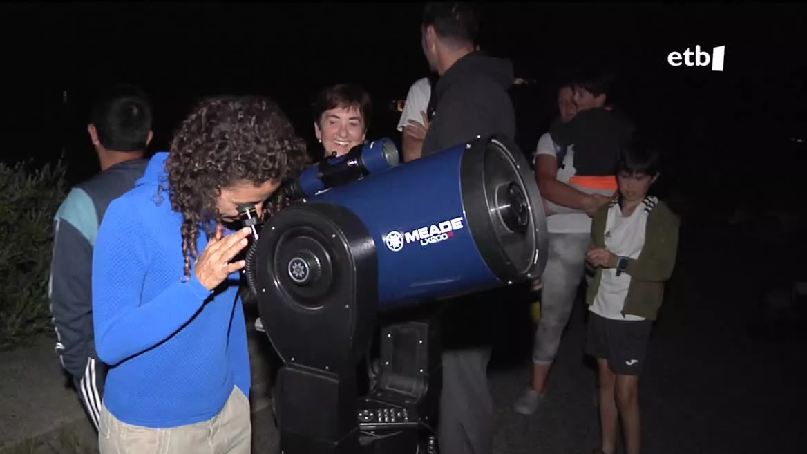 Iruñeko Planetarioko astrofisikarien laguntza izan dute, gainera. "Gau magikoa" izan dela diote batzuek.