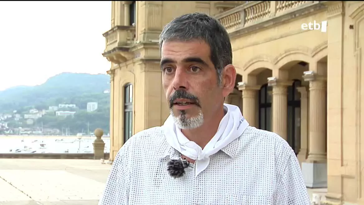 Donostiako Aste Nagusiko lehenengo festa gaua belztu duten emakumeen aurkako erasoekin kezkatuta dagoela aitortu du Donostiako alkateak.