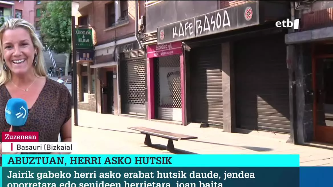 Euskal Herriko hiri eta herri askotan jende andana bildu ohi da udan, turismoak eta jaiek erakarrita. Beste hainbat, baina, hustu egiten dira. Horietako batean, Basaurin, egon gara.