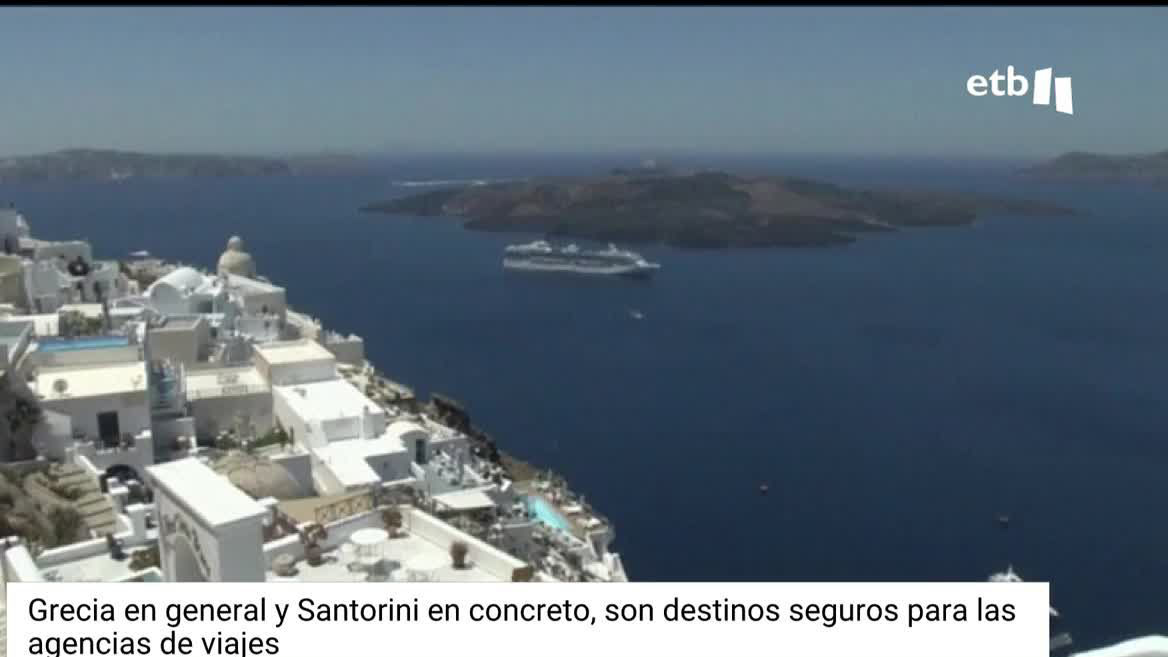 Los profesionales del sector turístico recalcan que Santorini es un destino seguro, pese a la salvaje agresión a un joven de Beasain. Hablamos con una de estas profesionales sobre los problemas de seguridad que podemos tener en vacaciones.