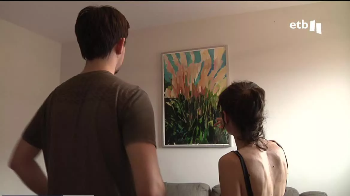 Gracias a Artoteka, por 50 euros podemos alquilar una obra de arte durante tres meses, y además nos ofrece la posibilidad de conocer al autor cuando acude a instalarnos la obra.