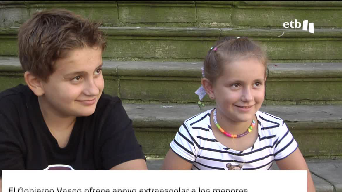 Estos hermanos llegaron en abril a Errenteria, a miles de kilómetros de su familia, con los recuerdos de la guerra aún muy presentes. 769 menores de ucrania, han solicitado matriculación en centros educativos de Euskadi.