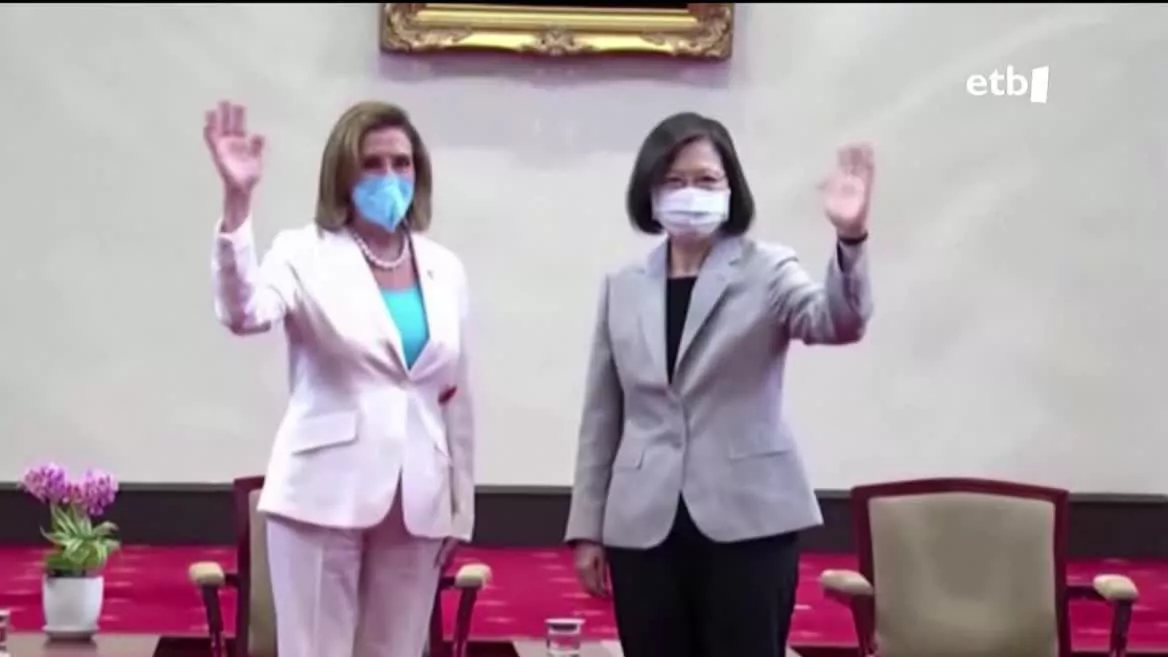 Ondorioz, Txinarekiko harremanak okertuz doaz. AEBk, teorian, ez du aitortzen Taiwanen subiranotasuna, baina azken asteetan emandako pausoek kontrakoa adierazten dute.