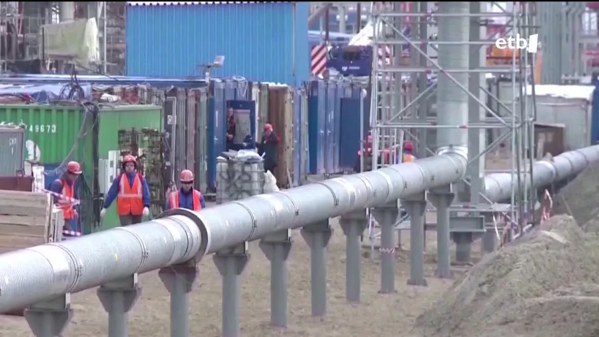 Errusiako gasaren txorrotak itxita jarraitzen du Alemaniara doan Nord Stream 1 gasbidean, eta Gazprom enpresak ez du oraindik ezer esan mozketa eragin omen zuen arazo teknikoa konpontzeko lanen inguruan. Energiaren prezioen igoera dela eta, Alemaniako gobernuak beste neurri sorta bat adostu du.