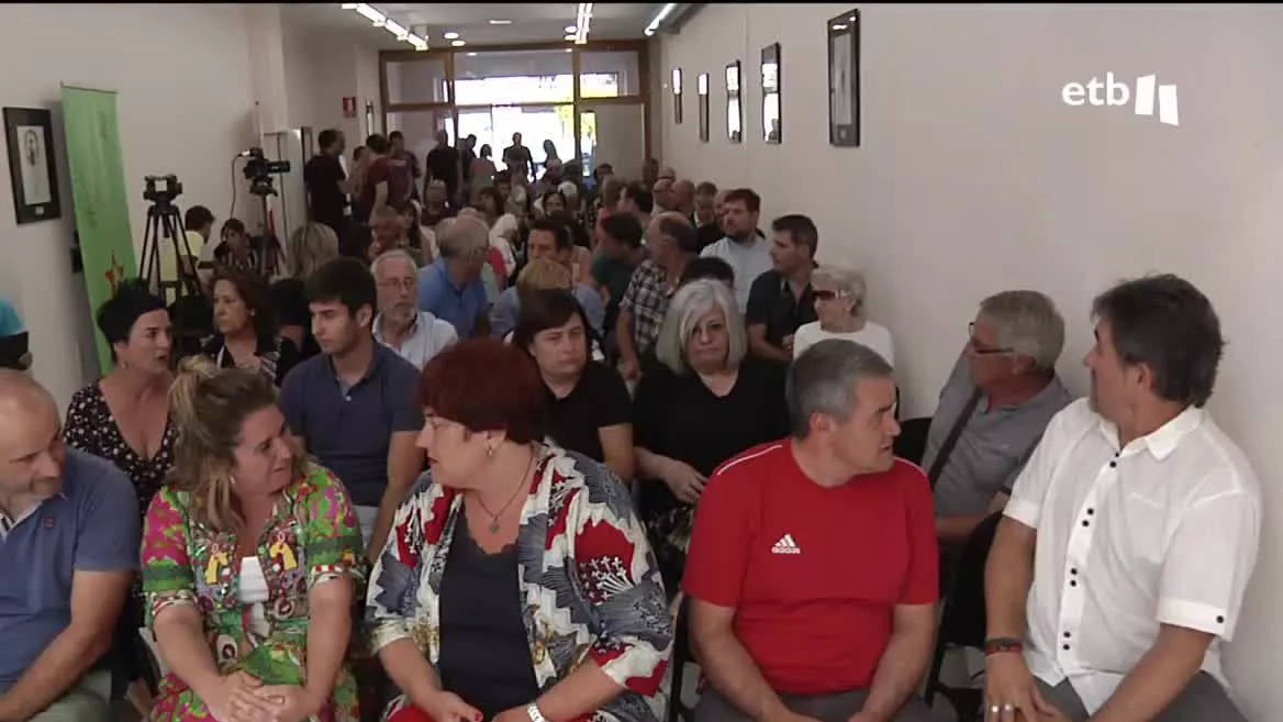 En Vitoria, el sector oficial ha estrenado sede y su secretaria general ha acusado a los críticos de tratar de amordazar la voz de la afiliación y ha subrayado que el suyo es el único acto del partido. La corriente interna, por su parte, asegura que ellos son el "auténtico motor" del partido.