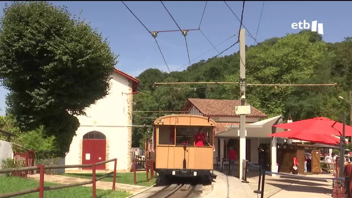 El tren despide hoy la temporada. A partir de mañana, y durante nueve meses, comenzarán los trabajos de modificación total de las vías. Aunque la temporada de este año ha sido más corta, ha sido un éxito: 250 000 visitantes han tomado el tren.