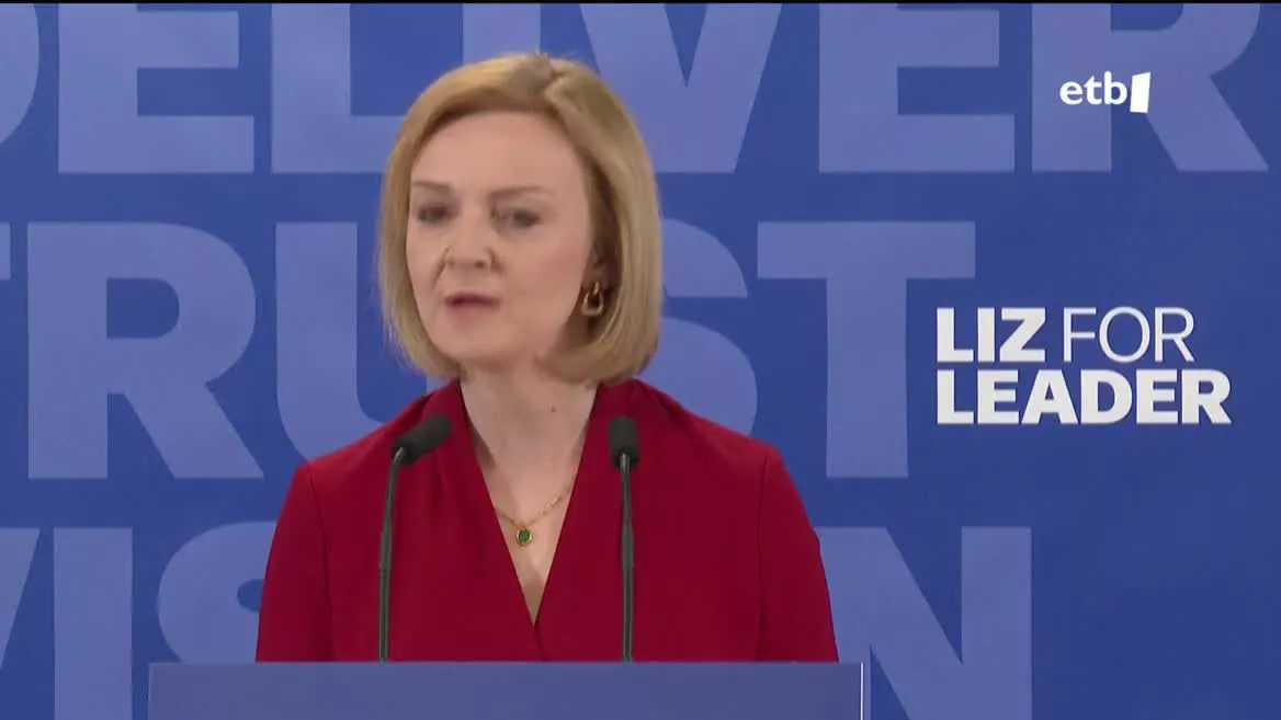 Erresuma Batuko lehen ministro berria sektore kontserbadoreenekin eta neoliberalenekin lerrotuta dago, eta Margaret Thatcher imitatzen saiatu da askotan, gaztetan ezkertiarra izan bazen ere.