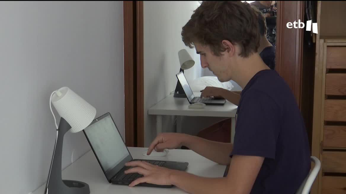 Las ikastolas de Iparralde han empezado el curso con el mayor número de alumnos de su historia, 4200, y por primera vez con más de 400 alumnos en los cursos de nivel bachiller. Estos últimos, cada vez más a menudo, optan por continuar con su formación en Hegoalde para seguir estudiando en euskera.