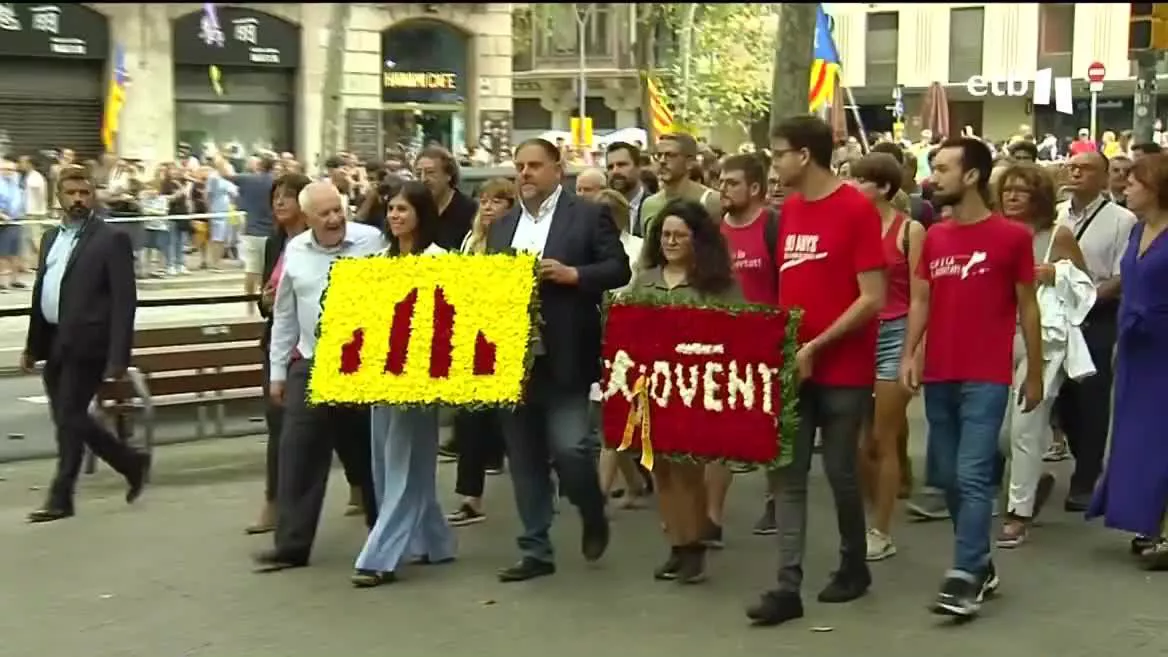 Cinco años después del referéndum del 1 de octubre, la Diada viene más dividida que nunca entre los dos grandes partidos independentistas, algo que se reflejará en la manifestación de la tarde. Esta mañana la tensión existente también se ha palpado en la tradicional ofrenda floral a Rafael Casanova.