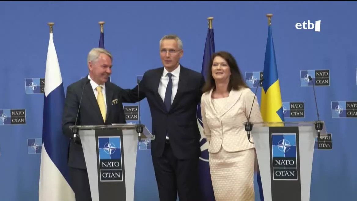 Finlandia eta Suediako ordezkariak. Agentzietako bideo batetik atertako irudia.
