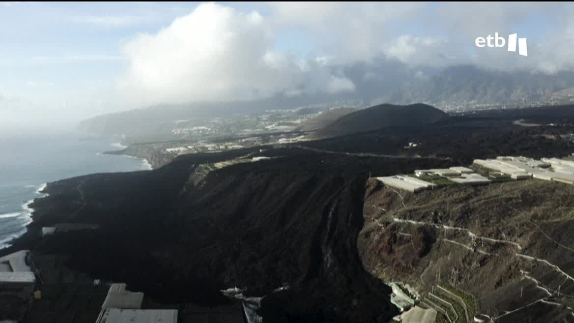 Su erupción cambió para siempre la vida de las personas residentes en la isla. Un año después, siguen reconstruyendo lo que se comió la lava.