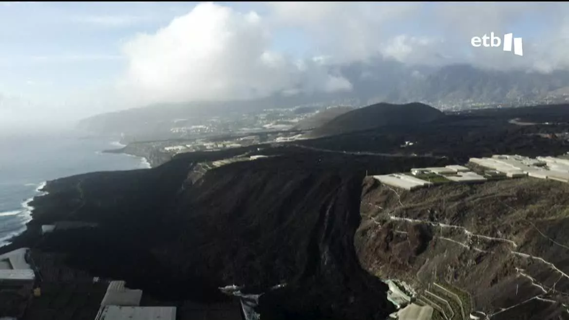 Su erupción cambió para siempre la vida de las personas residentes en la isla. Un año después, siguen reconstruyendo lo que se comió la lava.