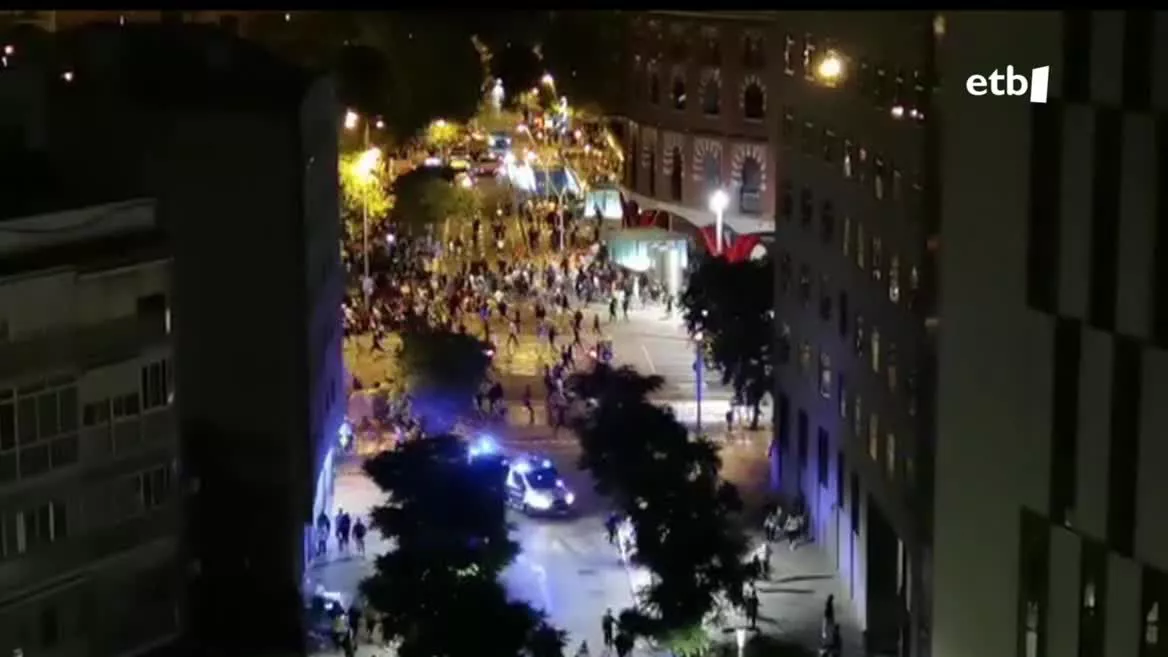 Kontzertuak bukatu direnean, igande goizaldeko 05:00ak inguruan, hasi dira istiluak. Astelehen honetan amaituko dira jaiak, eta gauean gerta litekeenarekin arduratuta daude dendariak eta herritarrak.