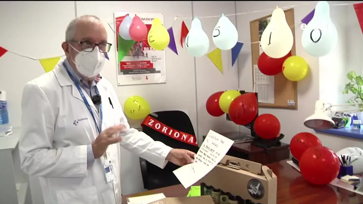 Una de las caras más conocidas durante la pandemia ha sido la de Fermín Labayen, el jefe de la UCI del hospital de Cruces. ETB ha vuelto a quedar con él, pero no para hablar de coronavirus, sino por ser su último día de trabajo.