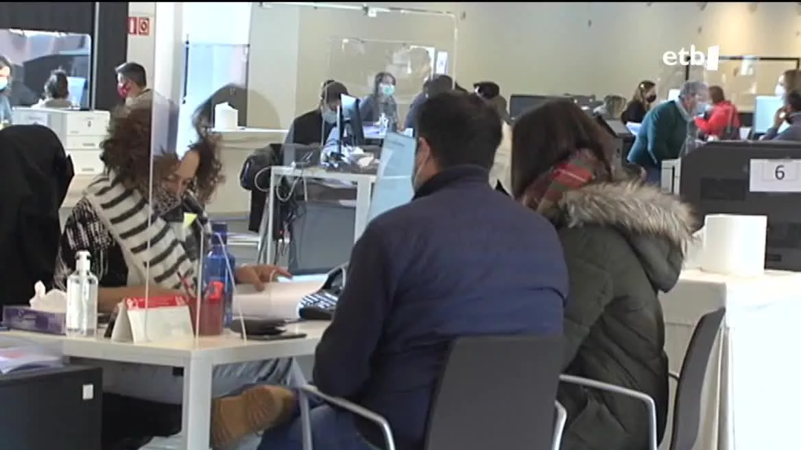 Errenta aitorpena egiteko bulegoa. EITB Mediaren bideo batetik ateratako irudia.