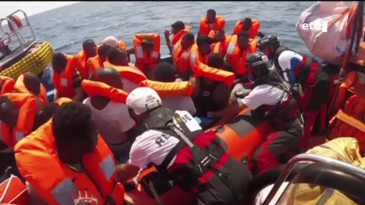 Mediterraneoan migratzaileak erreskatatzen aritzen diren elkarteek diotenez, litekeena da porturatzeko arazoak areagotzea. Aita Mari ontzia hurrengo misioa prestatzen ari da, eta horixe bera helarazi digute.
