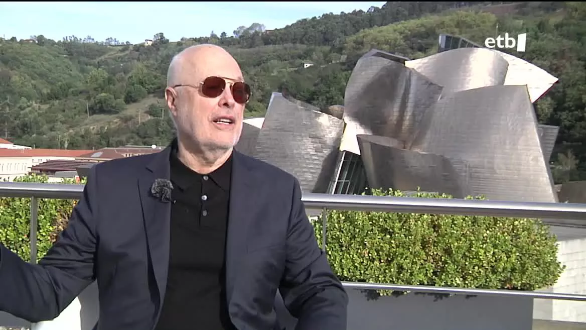 Thomas Krens, Bilboko Guggenheim museoaren aurrean
