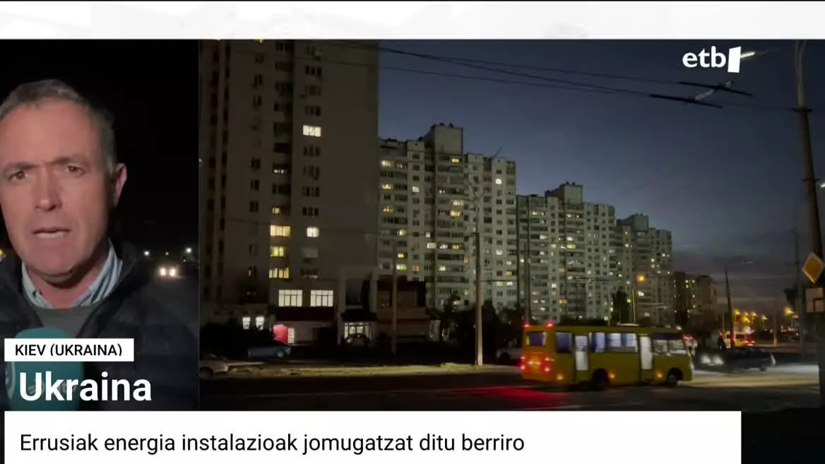 Errusiako Armadak Ukrainako energia instalazioei eraso die berriz. Mikel Ayestaran EITB Mediaren berriemaile bereziak azken ordua eman digu Kievetik.