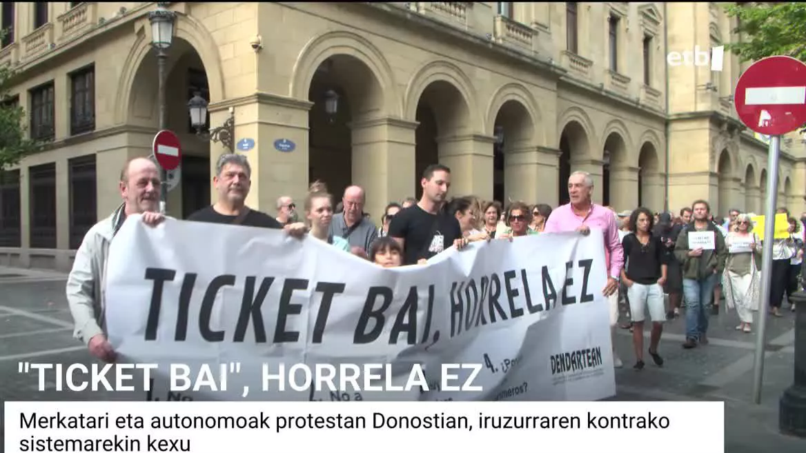Iruzurraren kontra Gipuzkoako Foru Aldundiak ezarritako sistemarekin kexu dira, eta hala adierazi dute Donostian egindako manifestazioan.