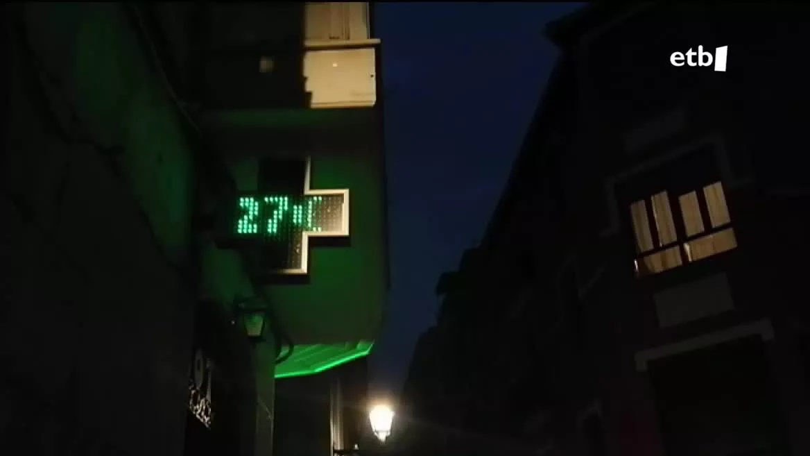 Ostegunetik ostiralerako gaua, gainera, tropikala izango da; hau da, toki askotan, tenperatura ez da 20 graduetatik jaitsiko. Meteorologoek, gainera, ez dute aurreikusita ondorengo egunetan aldaketa handirik izango denik.