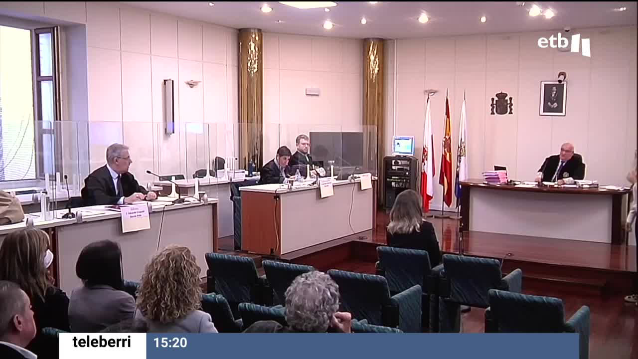 En la primera sesión del juicio, la acusada de decapitar a su pareja en Castro Urdiales, Carmen Merino, ha negado que entregara una caja con la cabeza de la víctima, Jesús María Baranda, a una amiga suya para que se la guardase en su casa.