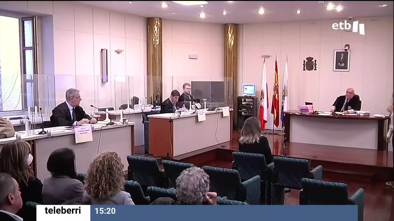 En la primera sesión del juicio, la acusada de decapitar a su pareja en Castro Urdiales, Carmen Merino, ha negado que entregara una caja con la cabeza de la víctima, Jesús María Baranda, a una amiga suya para que se la guardase en su casa.
