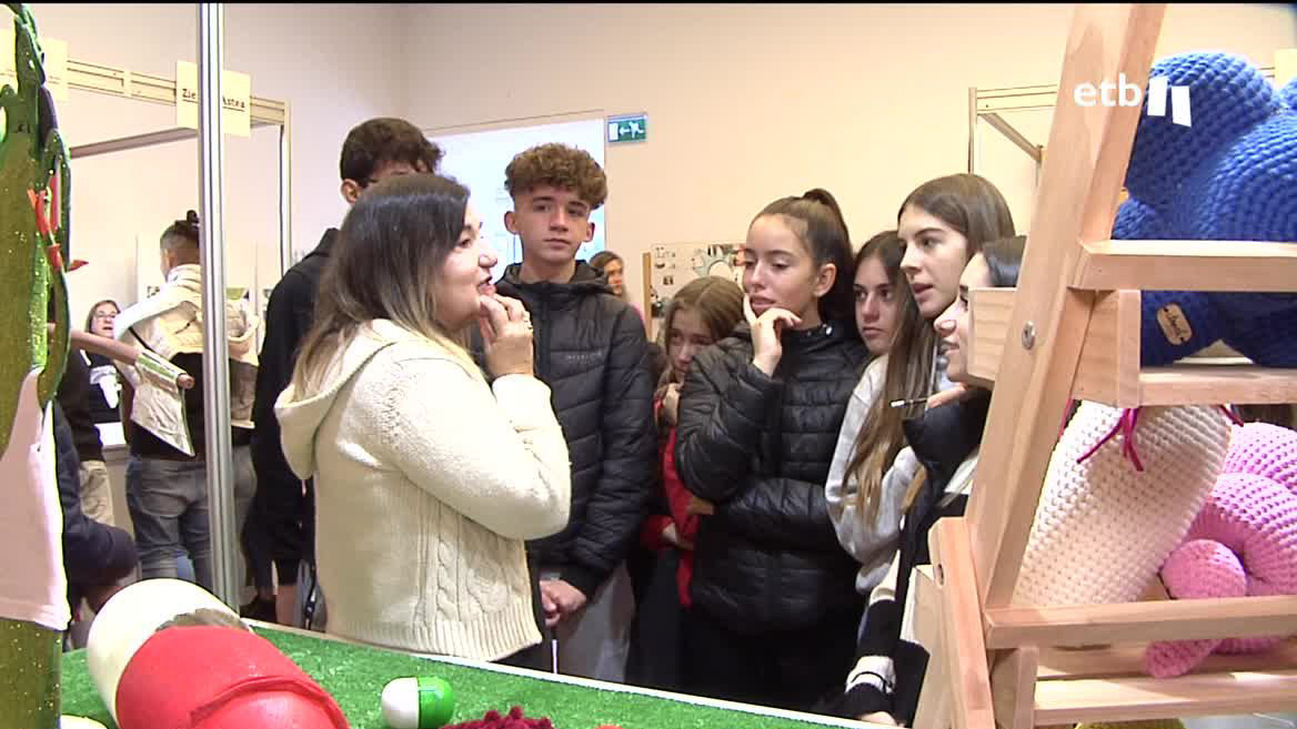 La UPV/EHU recupera su Semana de la Ciencia de manera presencial tras dos años de parón por la pandemia. Contará con 200 actividades en cuatro sedes diferentes, y tiene como principal objetivo acercar la ciencia a la sociedad.