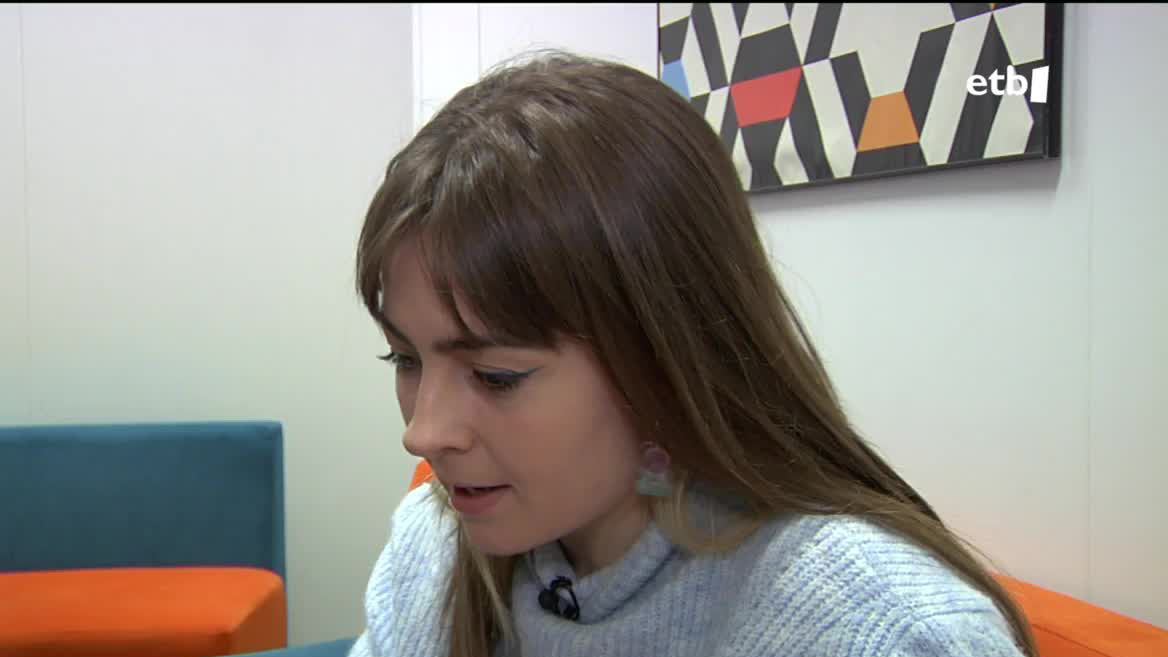 Olaia Inziartek, Pleura taldeko abeslariak eta beste hainbat musikariren kolaboratzaileak, tartean Iker Laurobarekin lanean aritzen den musikari gazte nafarrak, badu lehen singlea, bakarlari moduan atera duena. "Behe klasekoa" izenburua jarri dio, eta Olatz Salvador izan du kolaboratzaile.