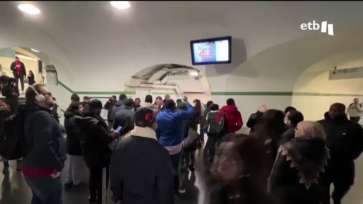 La jornada de huelgas y manifestaciones convocada este jueves por el sindicato Confederación General del Trabajo (CGT) se ha hecho notar sobre todo en el transporte público del área metropolitana de París, con líneas de metro y cercanías cerradas o muy alteradas y atascos kilométricos.