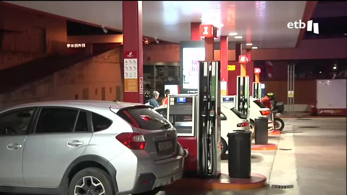 Los responsables de las gasolineras creen que el principal motivo es el encarecimiento del combustible. Al contactar la Ertzaintza con el delincuente, el 80 % vuelve a pagar a las gasolineras. Pocos casos acaban en los juzgados.
