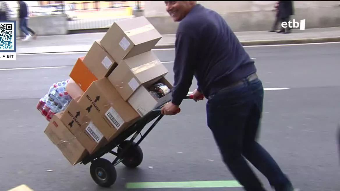 Itzulketen kostu ekonomikoa aurrezteaz gain, ingurumenagatik ere egiten dutela diote enpresek. Izan ere, hirietako trafikoaren % 20a suposatzen dute merkantzia hauek.