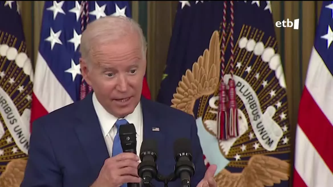 Lehen agintaria da Biden 80. urtemuga Etxe Zurian ospatzen duena. Legealdi erdiko hauteskundeetan indartuta, ez du baztertzen 2024an berriro demokraten presidentegaia izatea. Hala ere, egin dituen hanka sartze ugarien ostean, bere osasun egoerak zalantzak piztu izan ditu.